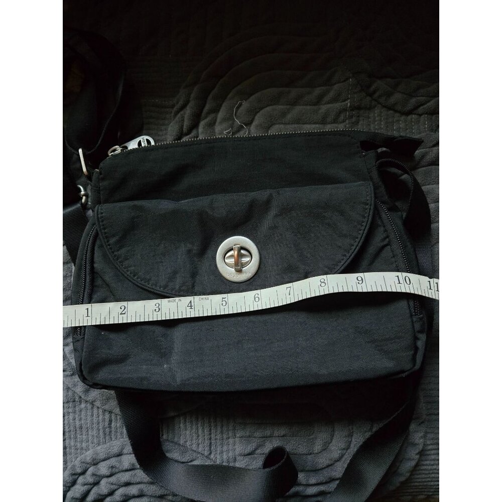 Baggallini Black and Sand Cali Crossbody Bag Purse - Picture 7 of 9